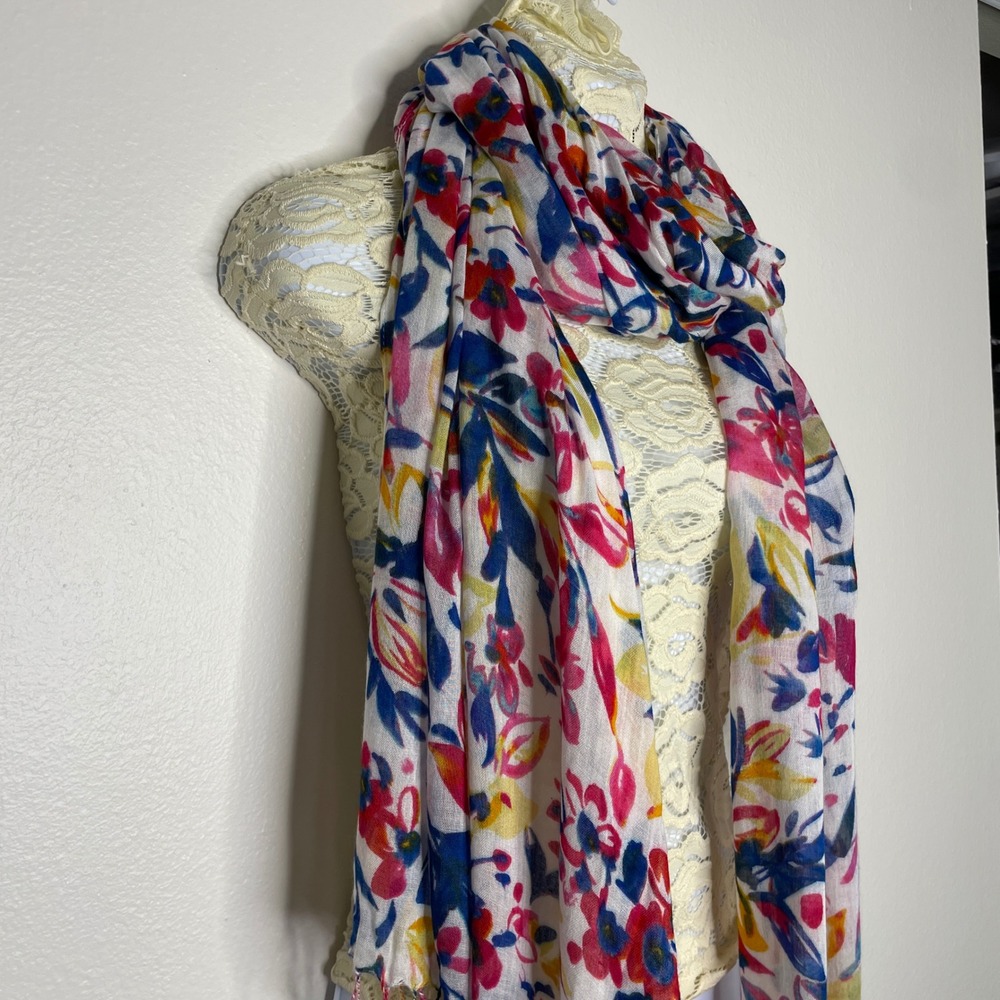 Lands' End Scarf Women OS White Multi Floral Lightweight Fringe Gauze Scarf - Picture 2 of 7